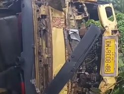 Truk Pengangkut Karyawan PT. Horizon Terguling di Tapanuli Tengah, Puluhan Orang Terluka