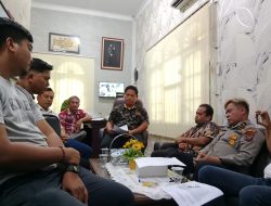 Puluhan Warga Demo Kantor Camat Medan Amplas Terkait Proses Pemilihan Kepala Lingkungan