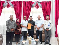 Pemkab Tapteng Terima Hibah Tanah Keluarga Almarhum Puspa Aladin Sibuea