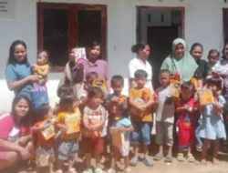 Kepala Desa SIGIRING-GIRING Bagikan Susu dan Makanan Tambahan untuk Lansia dan Balita Tahun 2025
