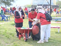 HUT Ke-80 Kemerdekaan RI, Dinas Lingkungan Hidup Tapteng Laksanakan Bersih Pantai dan Lomba Gembira