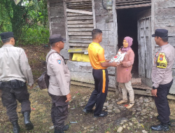 Jumat Berkah, Polsek Pandan Salurkan Bantuan untuk Warga Kurang Mampu