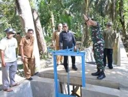 Dukung Astacita Presiden, Bupati Tapteng Tinjau Operasi Lahan Pertanian