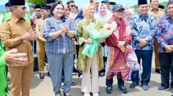 Bupati Tapteng Sambut Kedatangan Menko Pemberdayaan Masyarakat RI