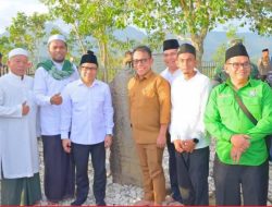 Bupati Tapteng Bersama Menko Pemberdayaan Masyarakat RI Ziarah Ke Makam Papan Tinggi dan Makam Mahligai