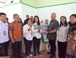 Wakil Bupati Tapteng Serahkan Bantuan Atensi Sosial untuk 64 Penyandang Disabilitas