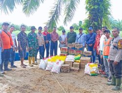Pemkab Tapteng Berikan Bansos Kepada 78 KK Warga Lumut Yang Terdampak Banjir