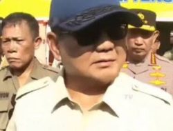 Presiden RI Prabowo Tinjau Posko Pengungsian di GOR Pandan TAPTENG 