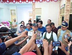 Bupati Tapteng Terima Bantuan Rp.500 Juta dan Sembako Untuk Korban Bencana Alam dari Bupati Simalungun