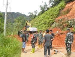 Danrem 023/KS Kerahkan Alat Berat Percepatan Tanggap Darurat di Kecamatan Tapian Nauli