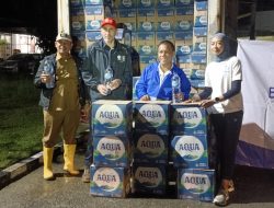 Bupati Tapteng Terima 12.000 Botol Air Mineral Bantuan Danone Indonesia