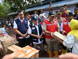 Ketua Umum PMI, Wabup Tapteng Serahkan Bantuan untuk Korban Bencana Alam
