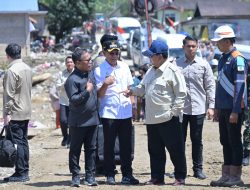 Bupati Tapteng Dampingi Presiden Tinjau Jembatan Bailey Sungai Garoga