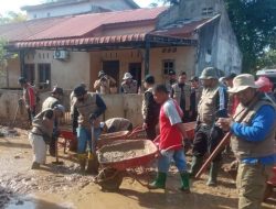 Dinas Lingkungan Hidup Tapteng Gotong-royong bersama Komunitas Cendikia Kreatif Indonesia Sumut