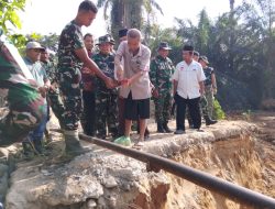 TNI Bersama Warga Bangun Jembatan Bailey Perdana di Parjalihotan Pinangsori