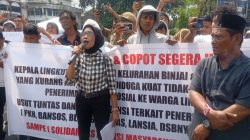 17 Tahun Berkuasa, Kepling 12 Medan Denai Didemo Warga Terkait Dugaan ‘Permainan’ Bansos