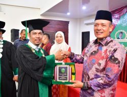 Wabup Tapteng Ajak Wisudawan STIE Al Washliyah untuk Berkontribusi Nyata