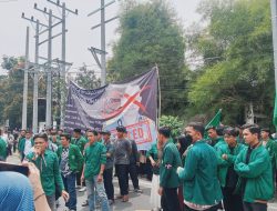 Aktivis Mahasiswa dan Pelajar Al Washliyah Gelar Aksi di Polda Sumut dan Polrestabes Medan, Soroti “Raport Merah” Penegakan Hukum