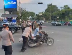 Sigap Dan Humanis Kapolres Binjai Bantu Dorong Betor Mogok