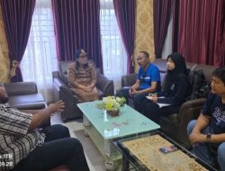 Kadis Kesehatan Tapanuli Tengah Terima Bantuan Alkes dan BMHP dari Relawan