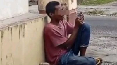 Gila! Aksi “Pompa” di Halaman Warga, Uwak Ini Bikin Heboh Satu Kampung