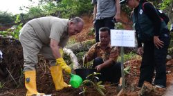 Wakil Bupati Tapteng Bersama Kepala Balai Besar KSDA Sumut Lakukan Aksi Penanaman Pohon di Sipange