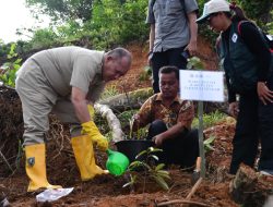 Wakil Bupati Tapteng Bersama Kepala Balai Besar KSDA Sumut Lakukan Aksi Penanaman Pohon di Sipange