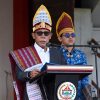 Bupati Tapteng Serahkan Piagam Penghargaan Kepada Kepsek dan Siswa Berprestasi
