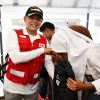 Wakil Bupati Tapanuli Tengah Bersama Hongkong Red Cross Serahkan 110 Paket Sekolah Siswa SMK N 1 Badiri