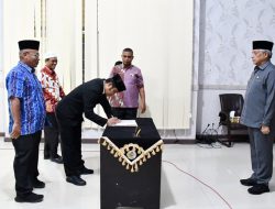 Wakili Bupati, Sekdakab Tapteng Lantik Bernardo Sondang Lumban Gaol sebagai Direktur Perumda Air Minum Mual Nauli