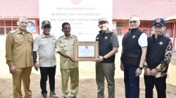 Bupati dan Wakil Bupati Dampingi Deputi DPN RI Serahkan Bantuan Renovasi Ruang Kelas SD Negeri 152983 Hutanabolon